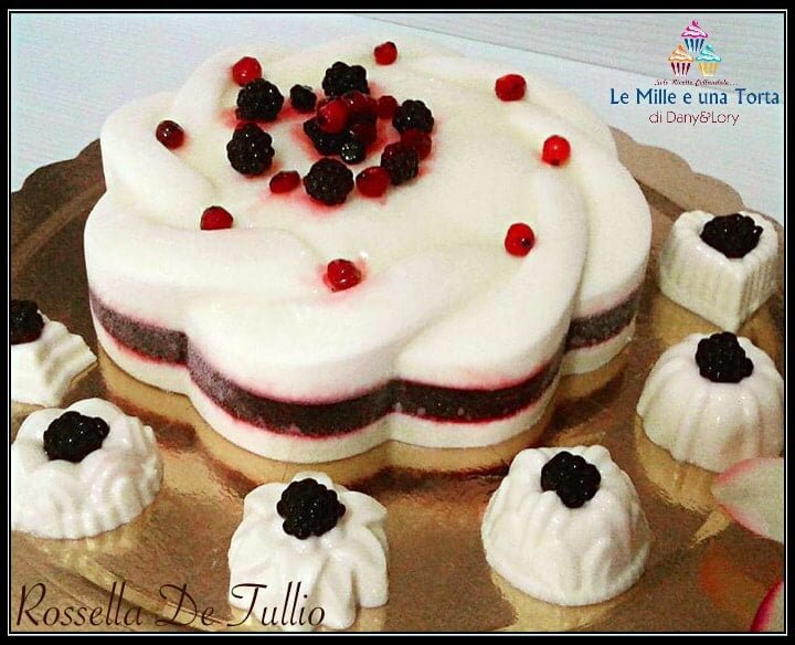 panna cotta con geleé ai frutti di bosco