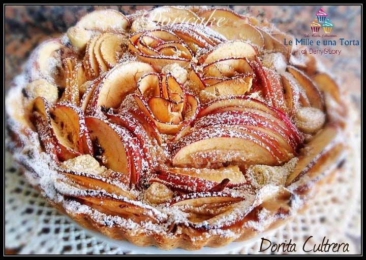 CROSTATA CON CREMA DI LATTE, GOCCE DI CIOCCOLATO E MELE