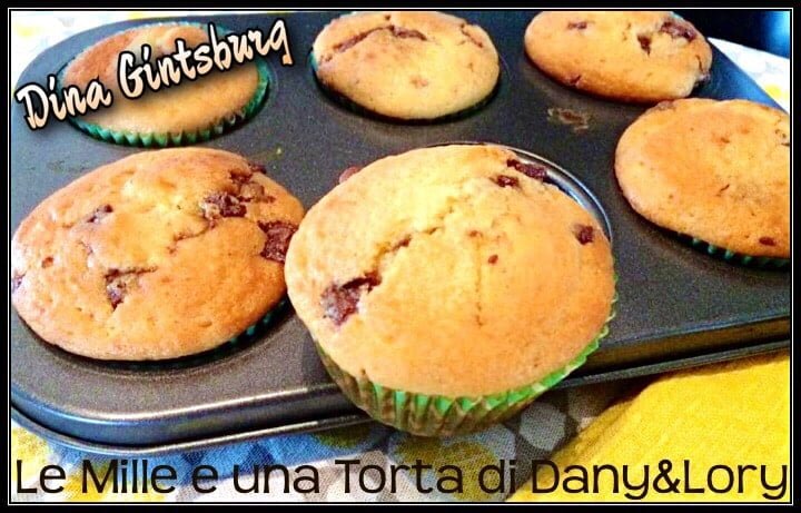 MUFFIN ALLO YOGURT E UOVA DI CIOCCOLATO