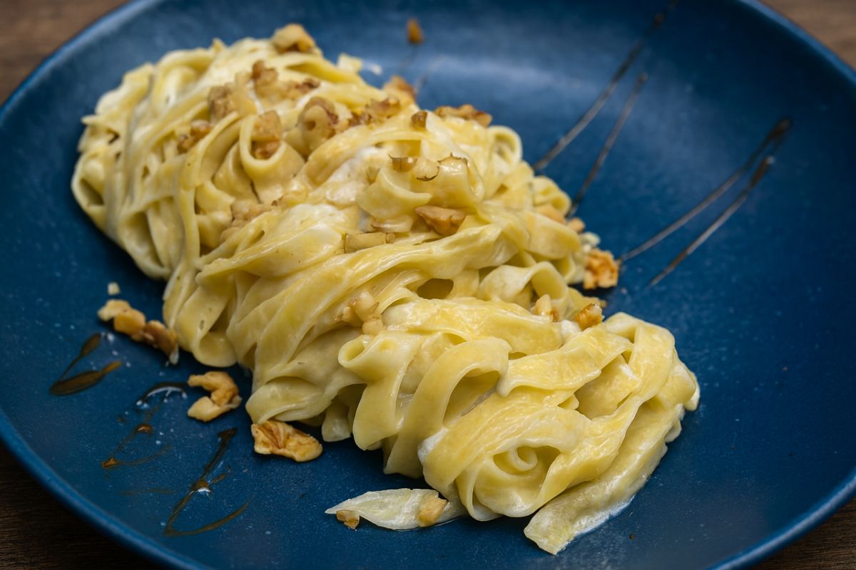Tagliatelle con gorgonzola e noci