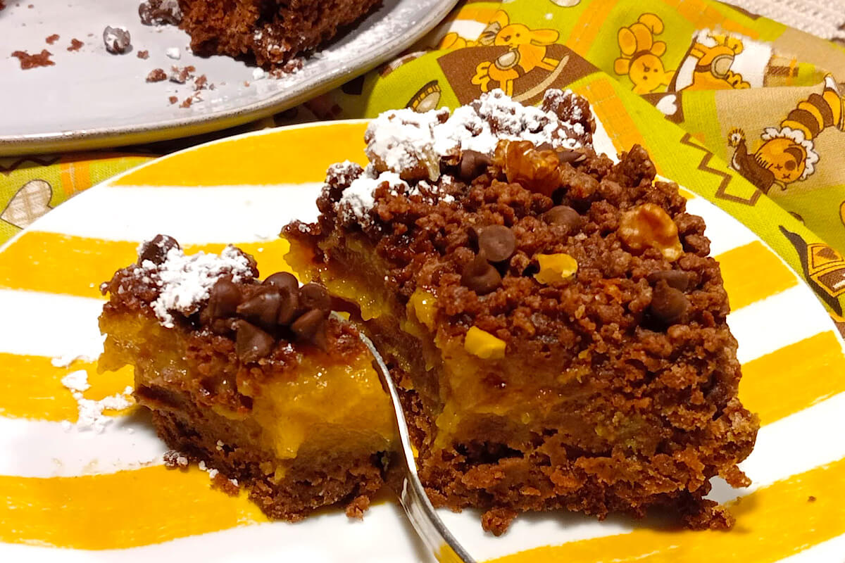sbriciolata al cacao con cuore cremoso di zucca e cachi