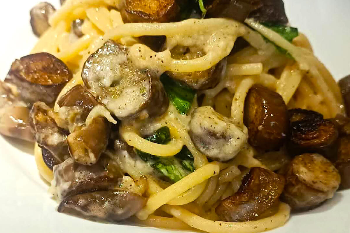 Spaghettoni cacio e melanzane