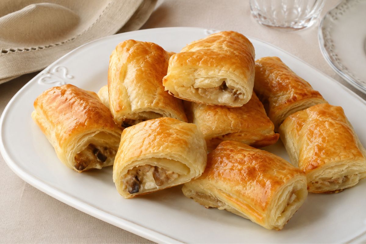 Fagottini di sfoglia con melanzane e formaggio spalmabile