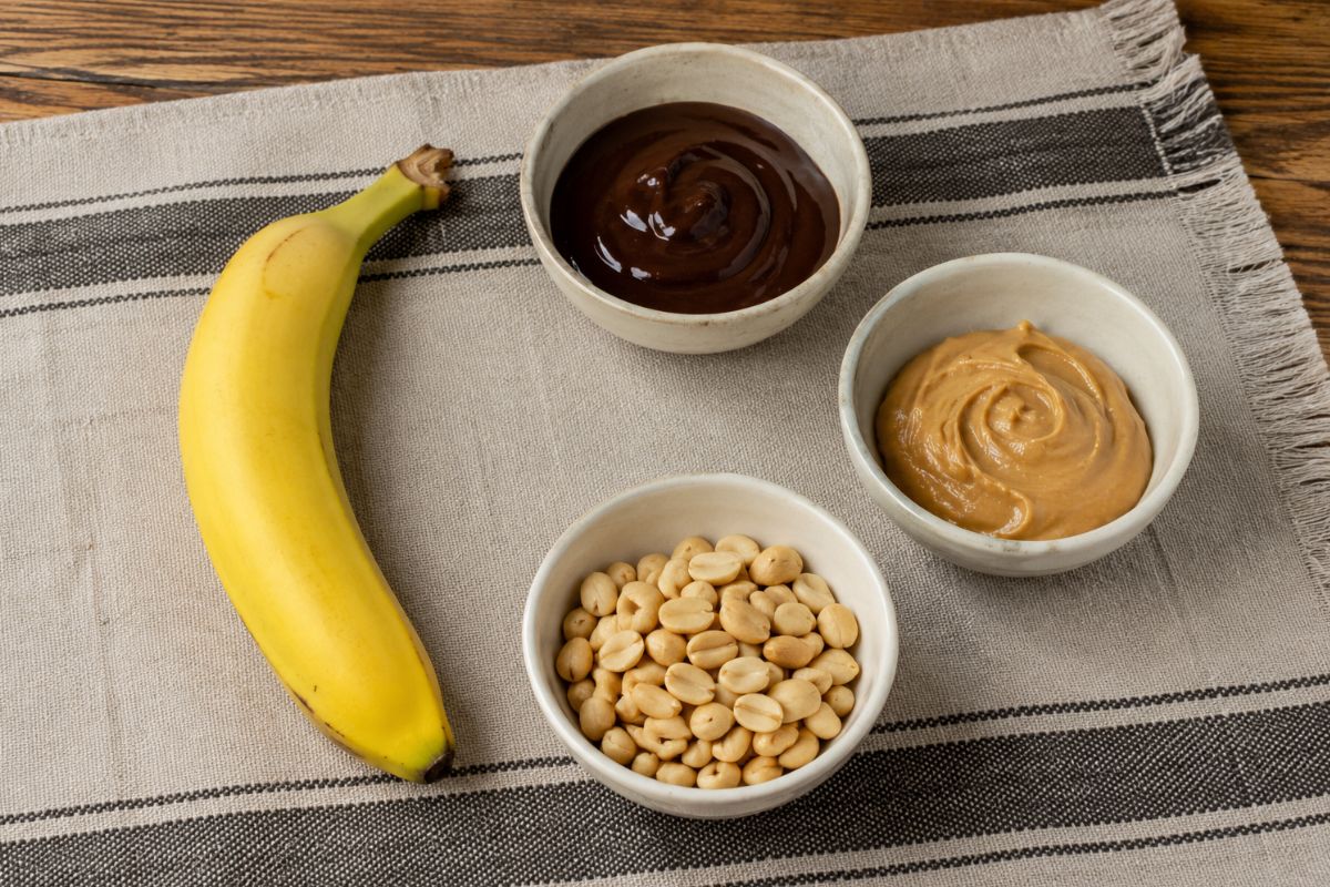 Mini snack frozen banana arachidi e cioccolato ingredienti Mini snack frozen banana, arachidi e cioccolato, ingredienti