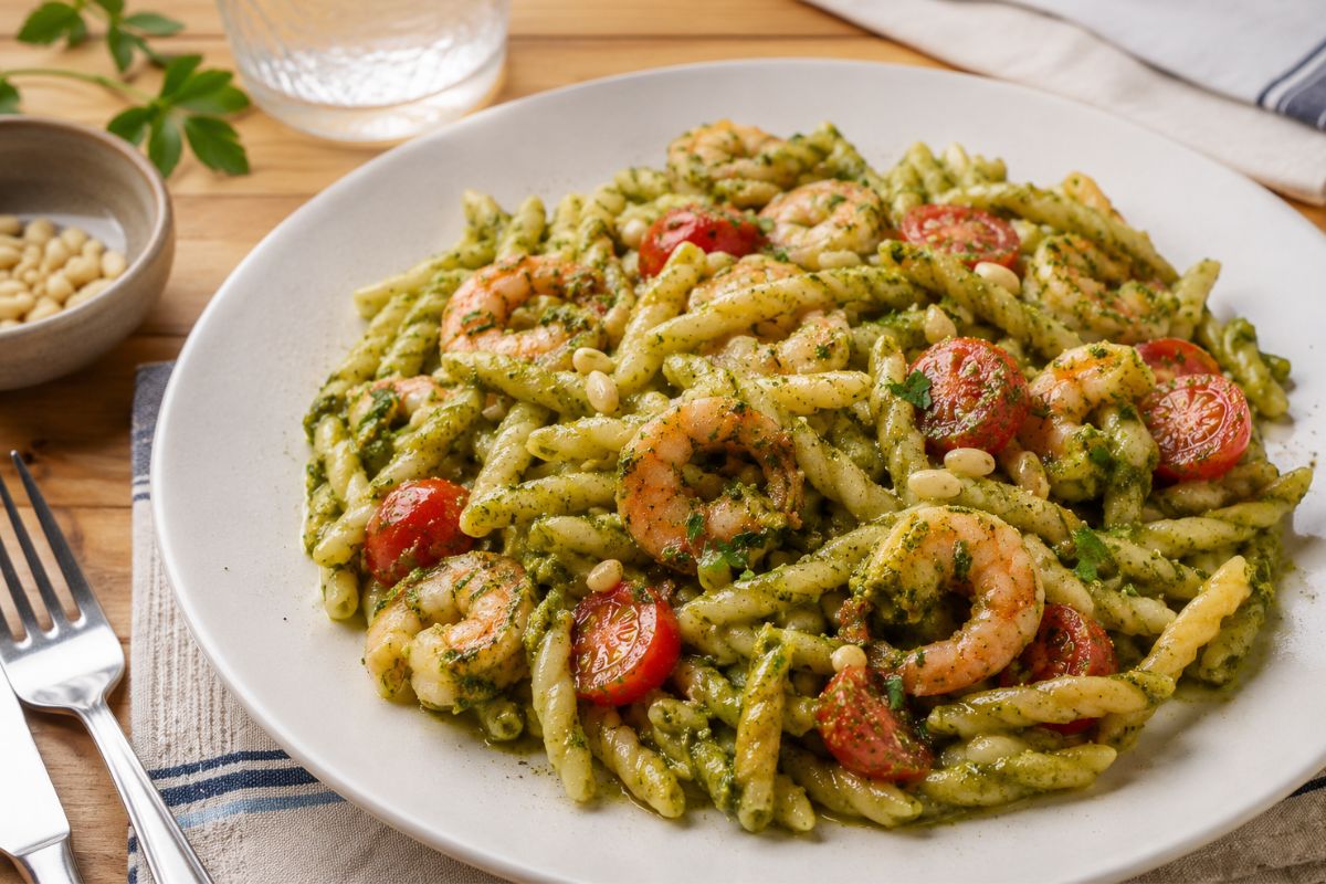 Pasta corta con gamberetti, pomodorini e pesto con il Bimby