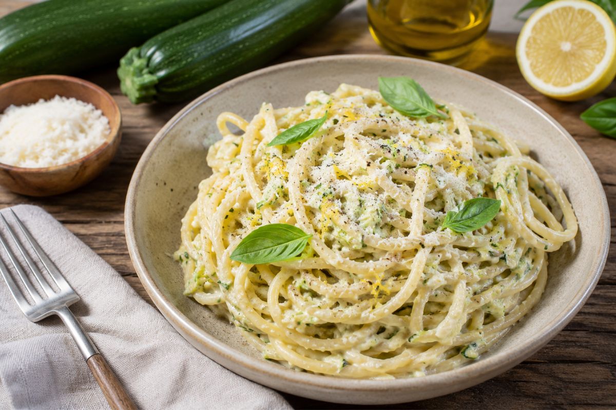 Pasta cremosa con zucchine, ricotta e limone