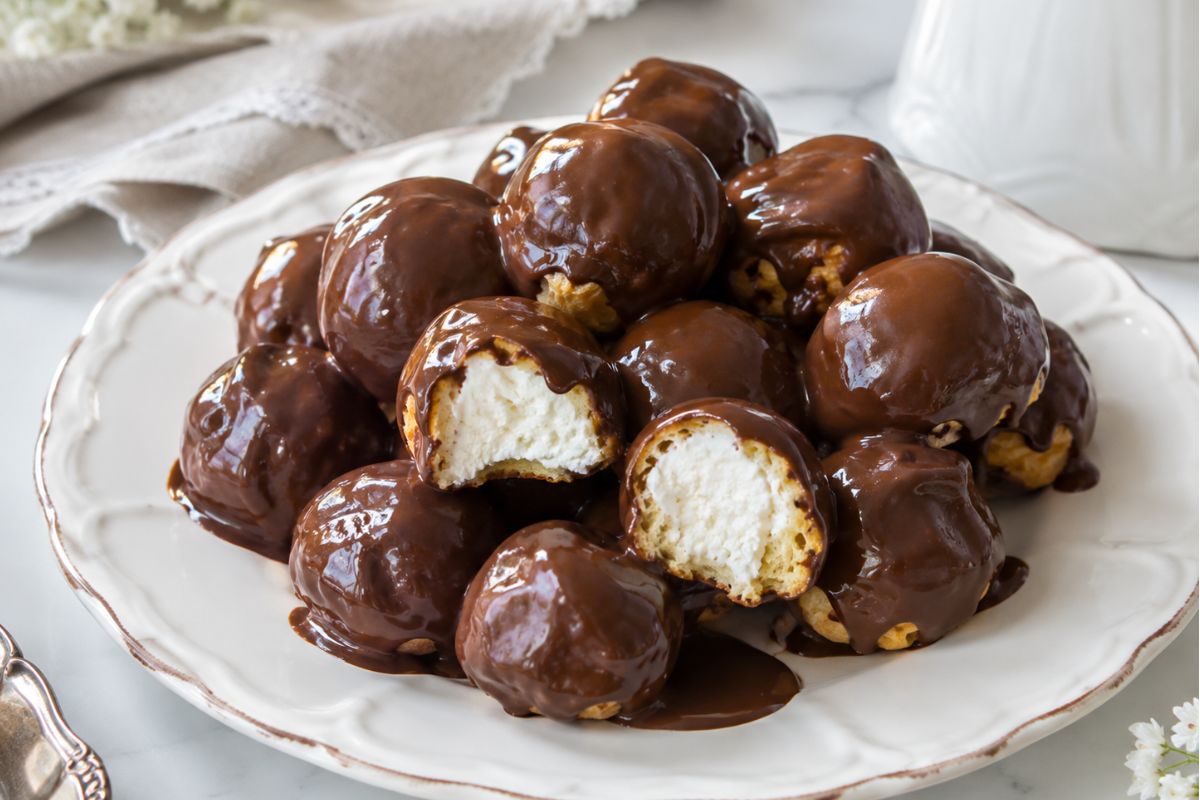 Profiterole keto con chantilly e ganache fondente con il Bimby