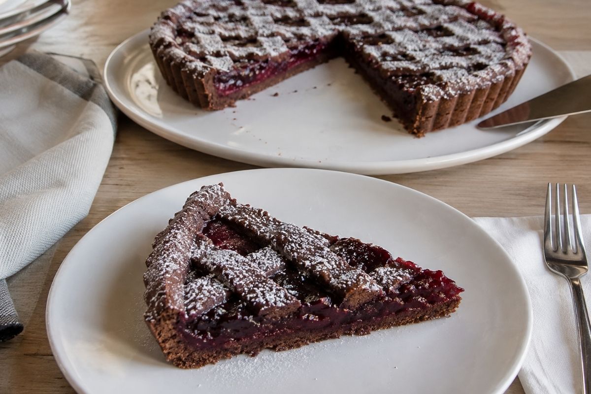 Crostata morbida al cacao con confettura