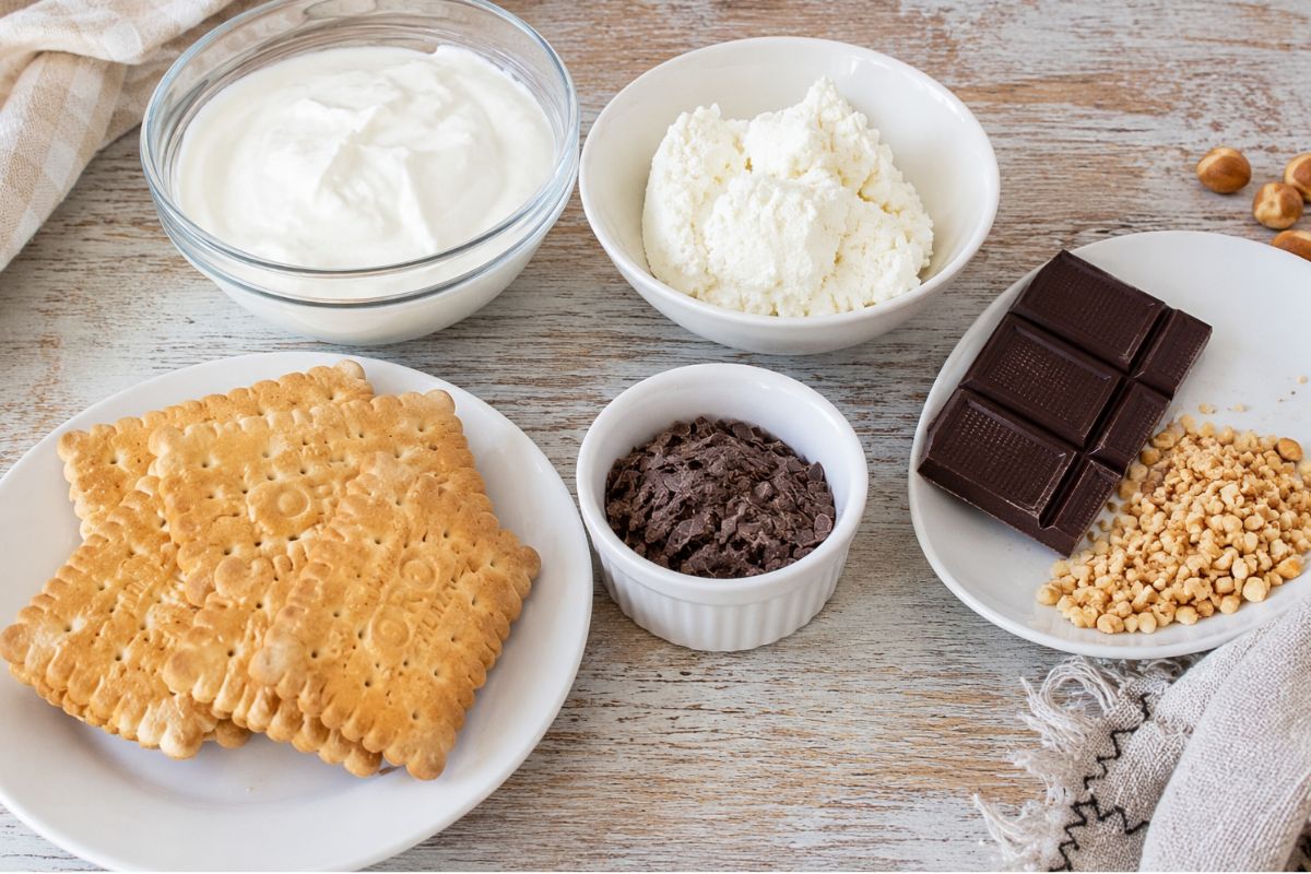 Gelati biscotto allo yogurt greco ricotta e cioccolato ingredienti Gelati biscotto allo yogurt greco, ricotta e cioccolato, ingredienti