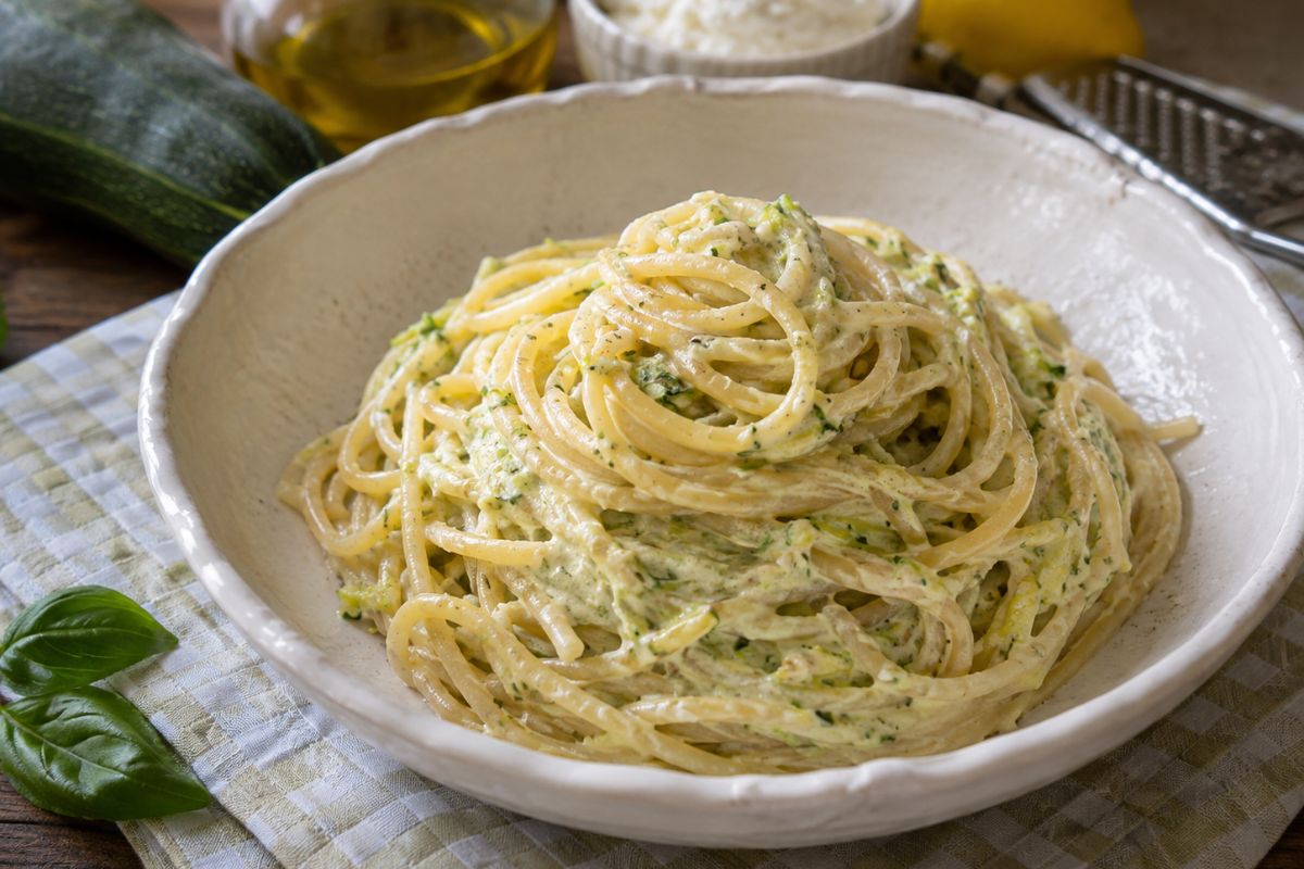 Pasta cremosa con zucchine, ricotta e limone