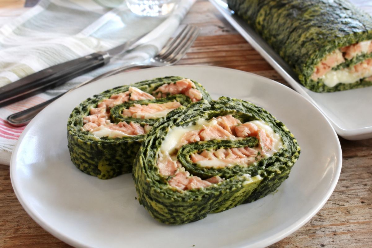 Rotolo di frittata agli spinaci con salmone e mozzarella con il Bimby