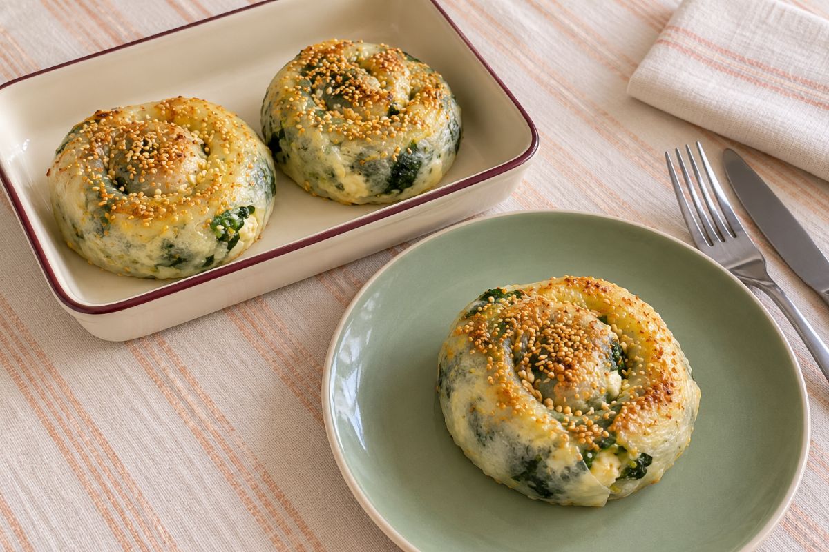 Girelle di carta di riso con spinaci e feta